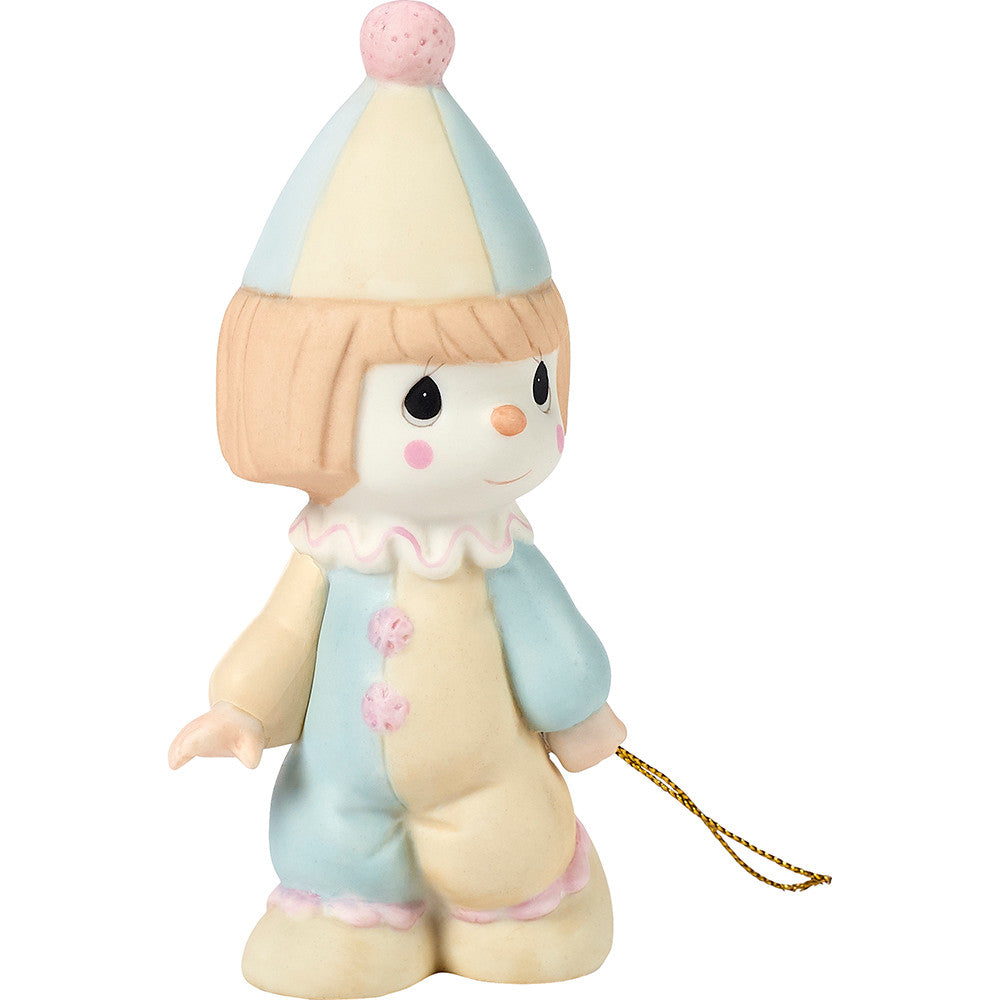 Clown holding string - side view