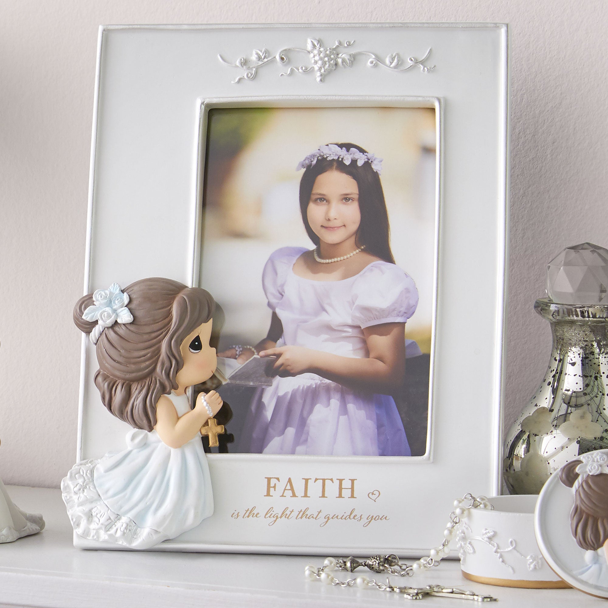 Faith Is The Light That Guides You Girl Photo Frame