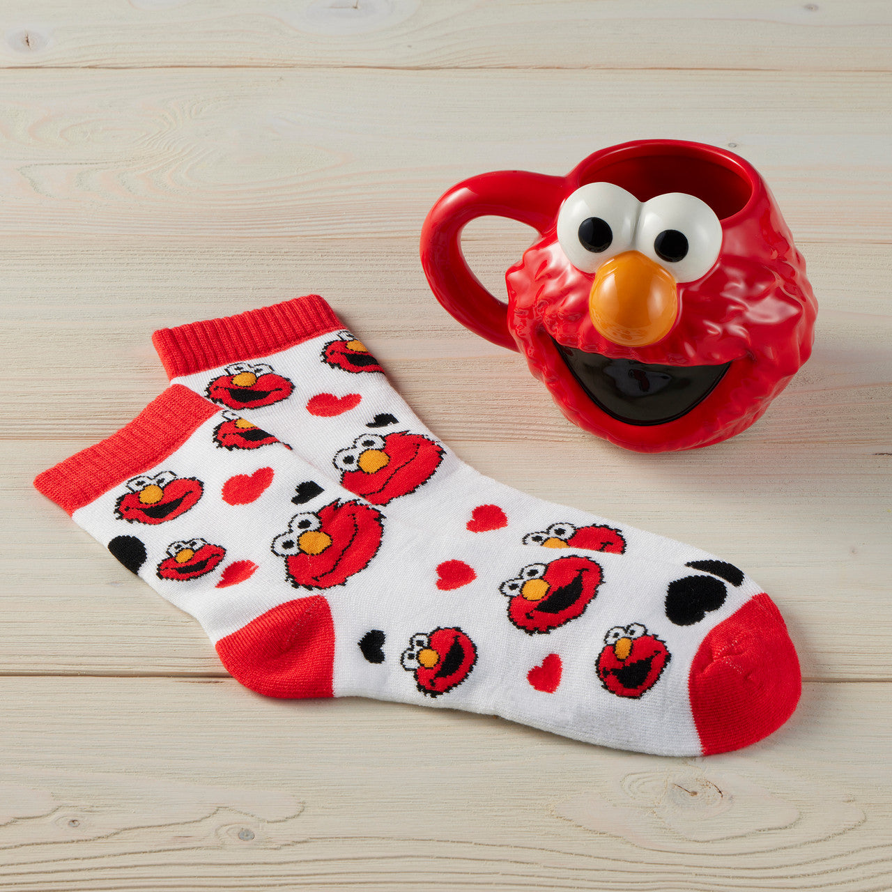 Sesame Street Elmo And Hearts Mug and Socks Set - Image