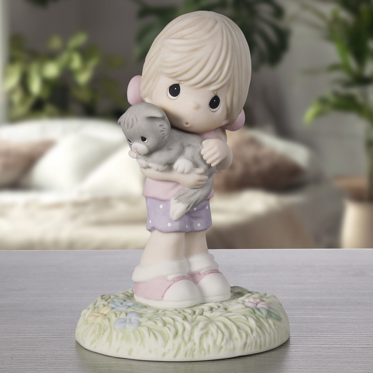 Comforting Companion Collectors' Club® 2025 Symbol of Membership Figurine - Image