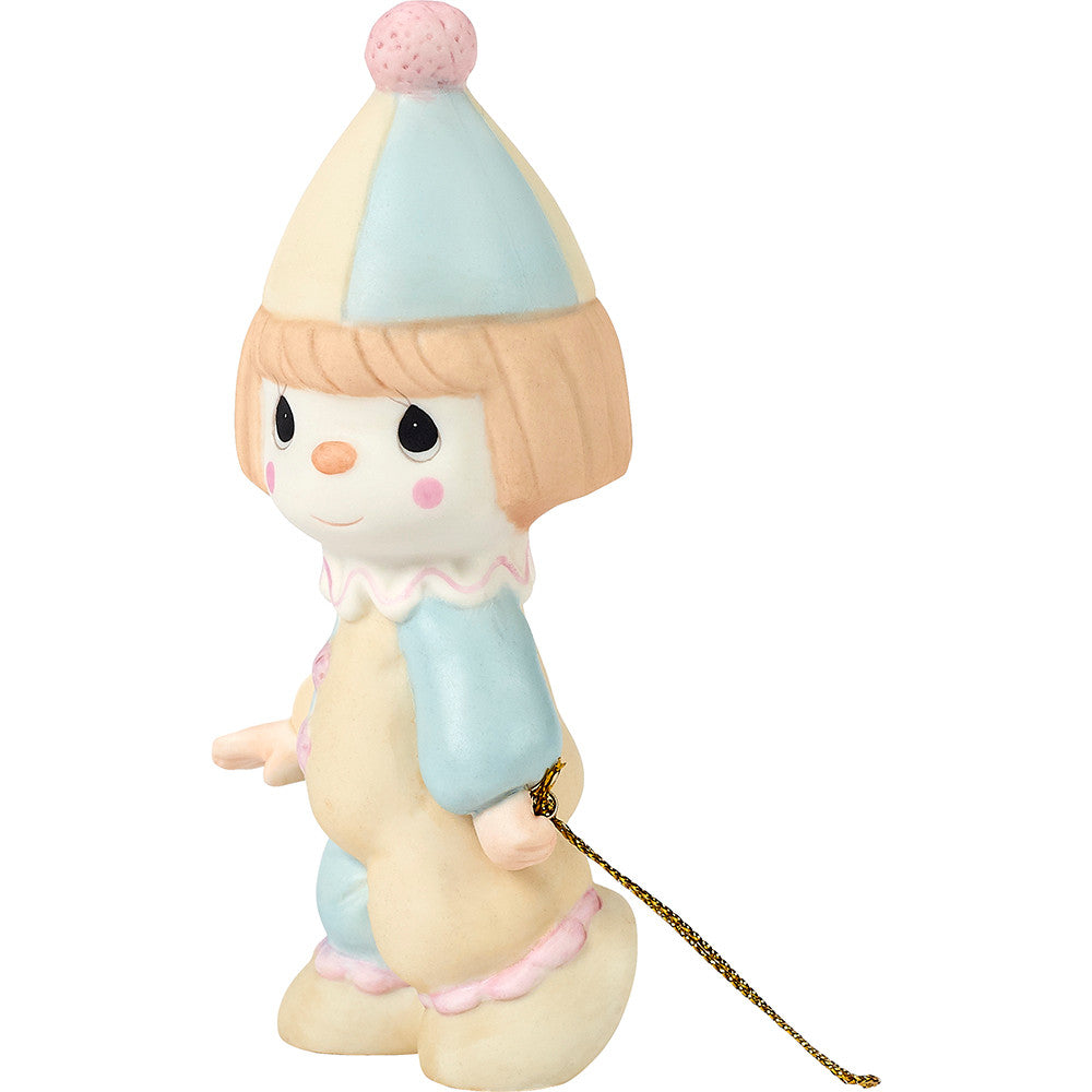 Clown holding string - side view