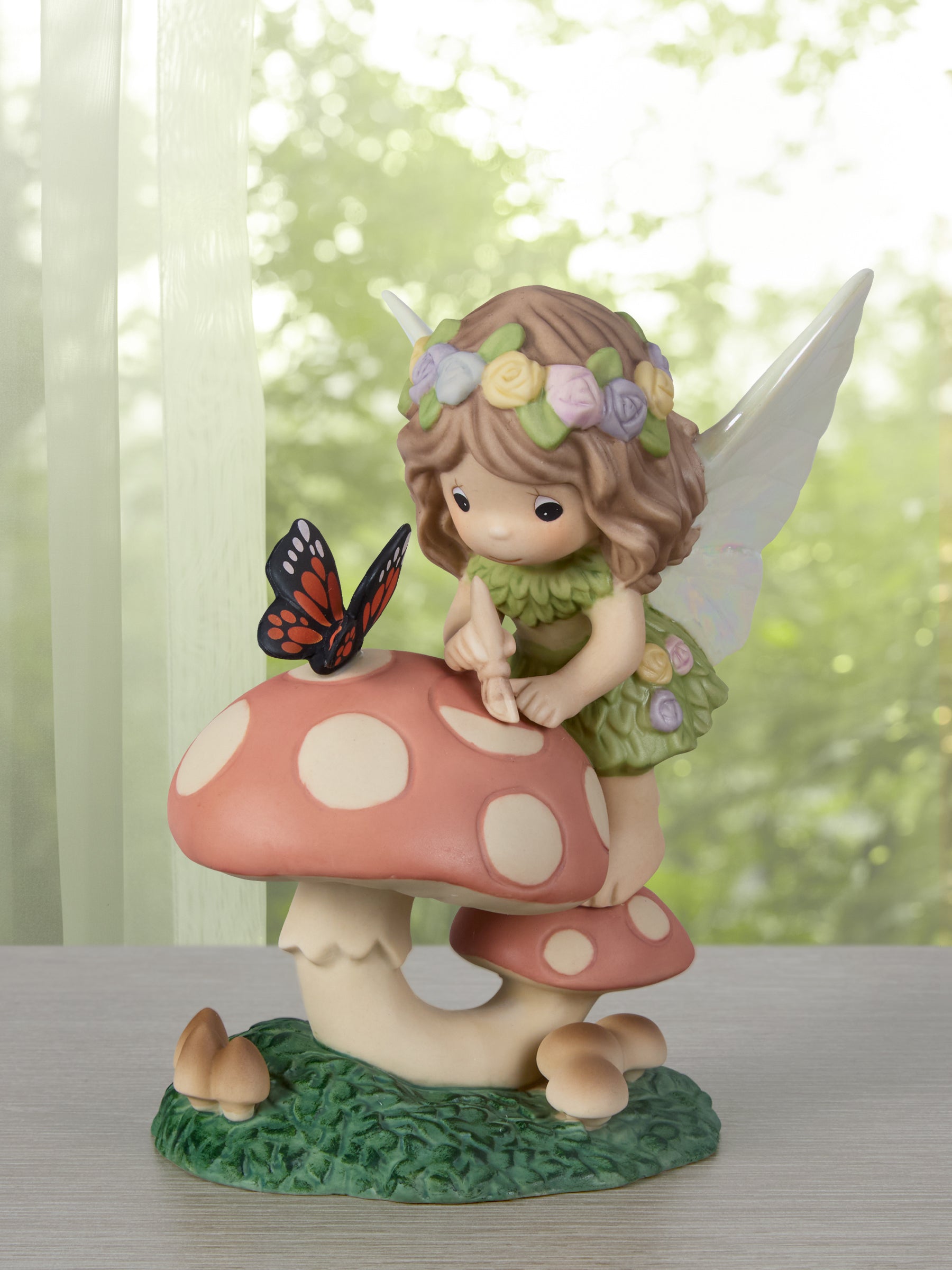 Precious Moments: Porcelain Gifts, Figurines & Collectibles