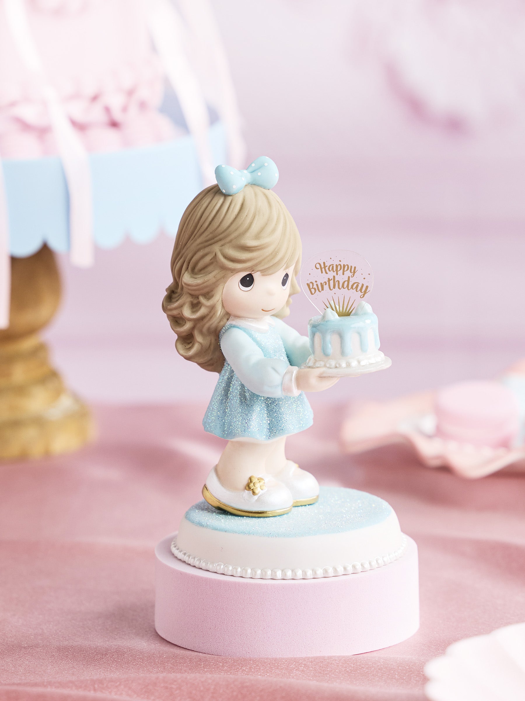 Precious Moments: Porcelain Gifts, Figurines & Collectibles