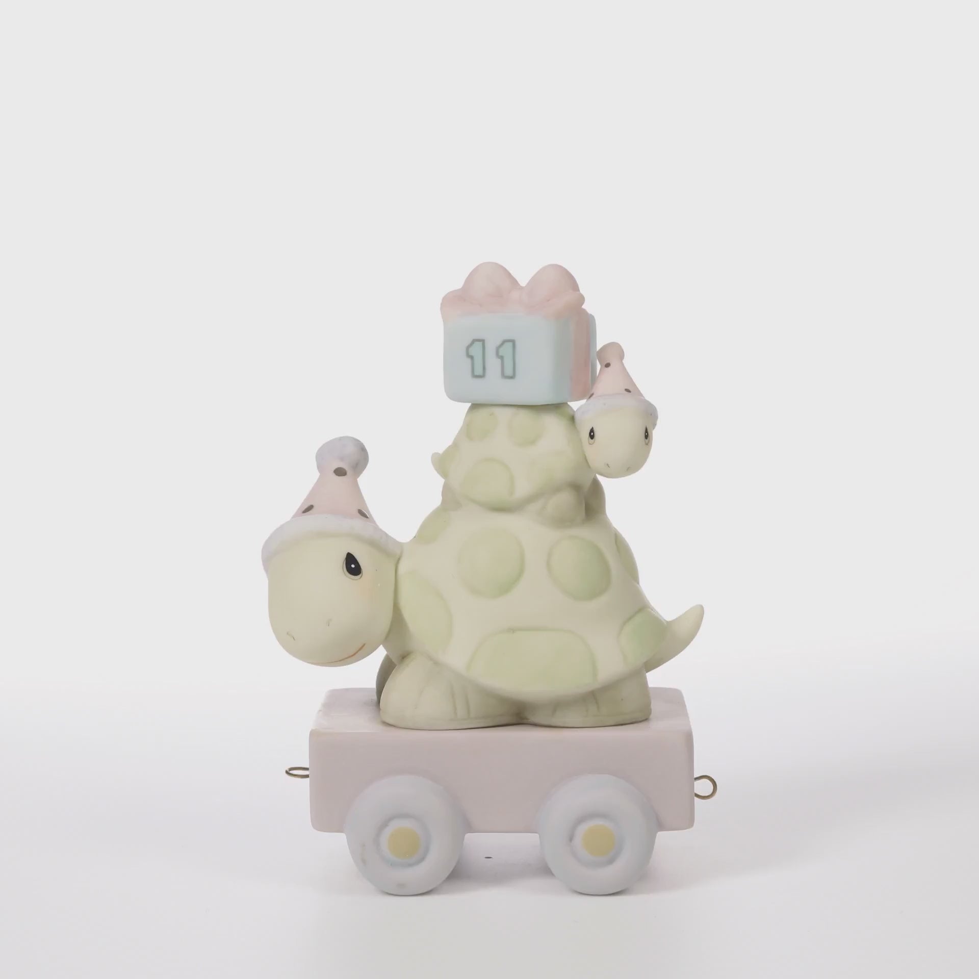 Two turtles wearing party hats, present on back with age 11 on it - 360 video