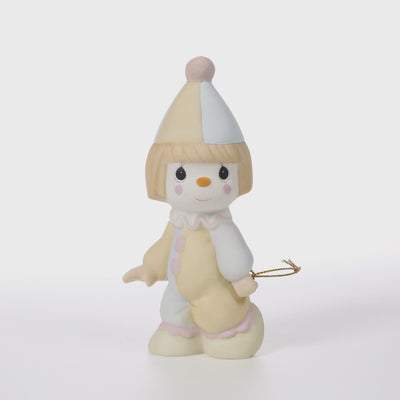 Clown holding string - 360 video