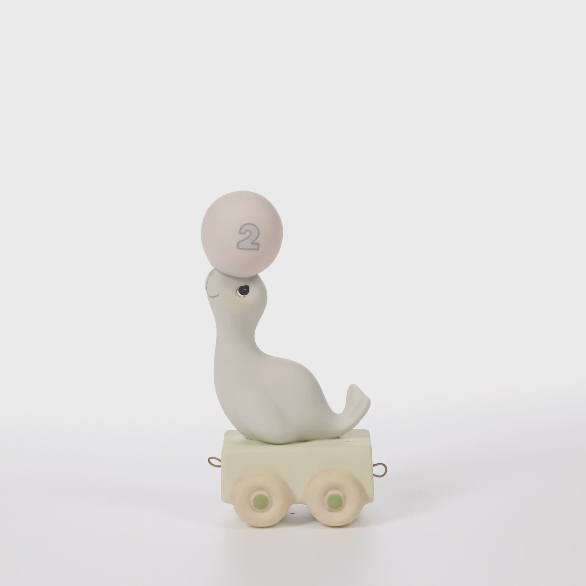 Seal with ball on head with age 2 on it sitting on platform - 360 video